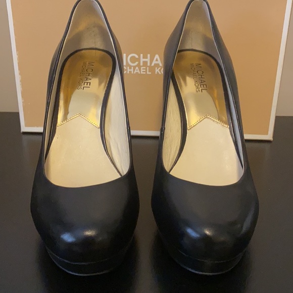Michael Kors Black Leather Ionna Pumps - Picture 2 of 4